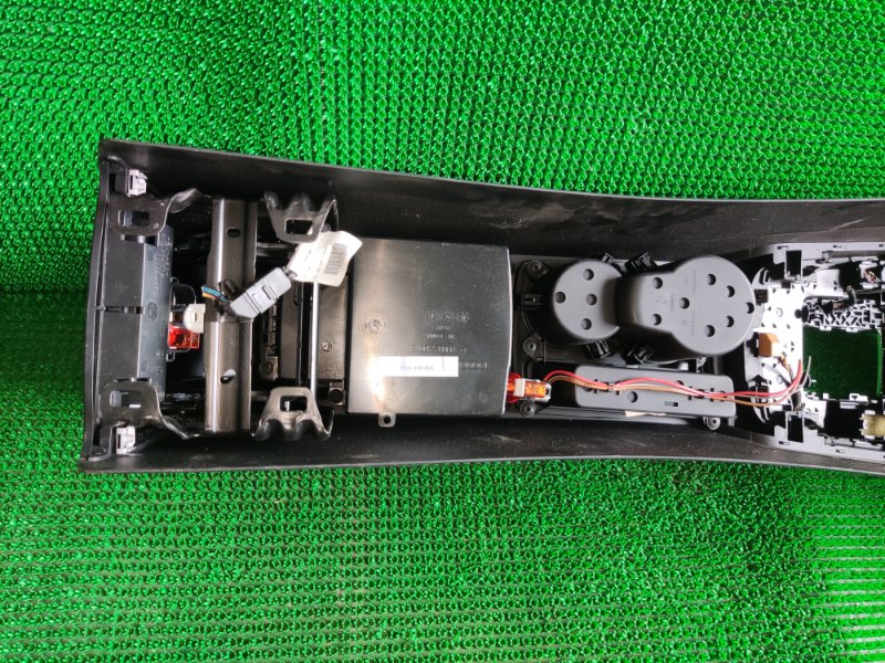 Бардачок между сиденьями A4 8k CDHB