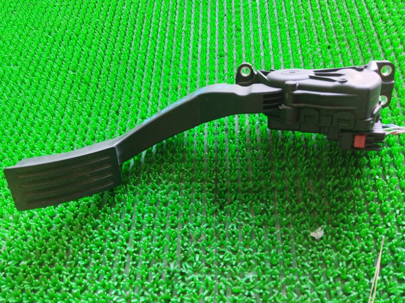 Педаль газа MAZDA AXELA BLEFW 3N61-9F836-BF контрактная