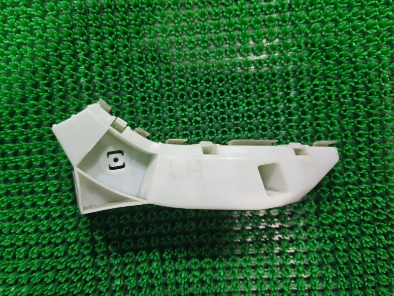 Запчасть крепление бампера переднее левое MAZDA VERISA DC5W контрактная Крепление бампера переднее левое MAZDA VERISA DC5W контрактная