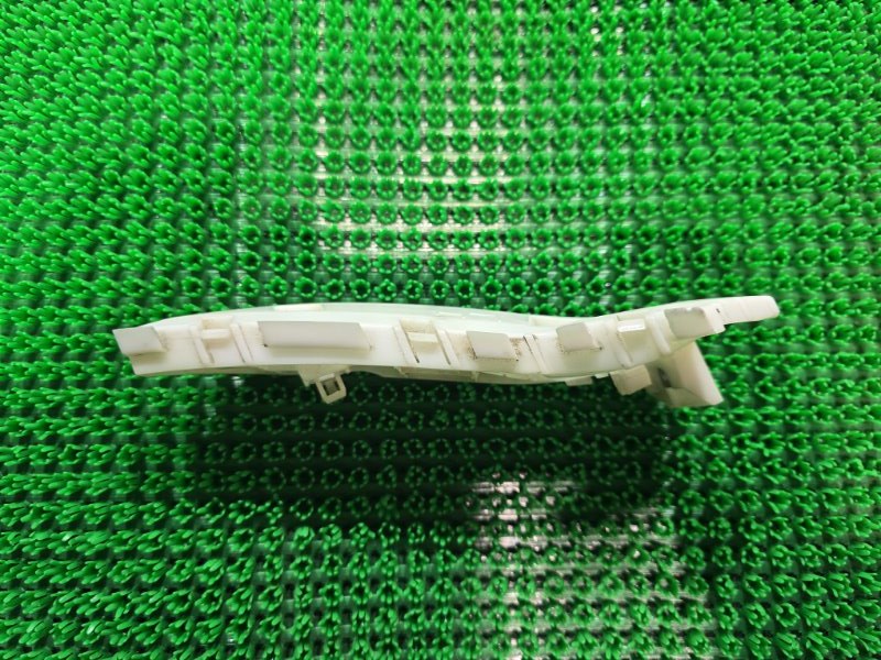 Крепление бампера переднее левое MAZDA VERISA DC5W Крепление бампера переднее левое MAZDA VERISA DC5W