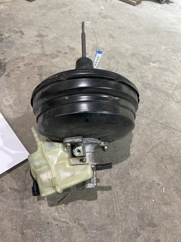 Главный тормозной цилиндр X5 2001 E53 M54 Главный тормозной цилиндр X5 2001 E53 M54