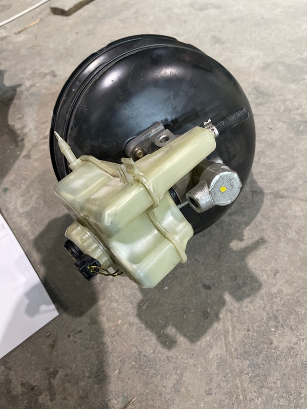 Главный тормозной цилиндр X5 2001 E53 M54 Главный тормозной цилиндр X5 2001 E53 M54