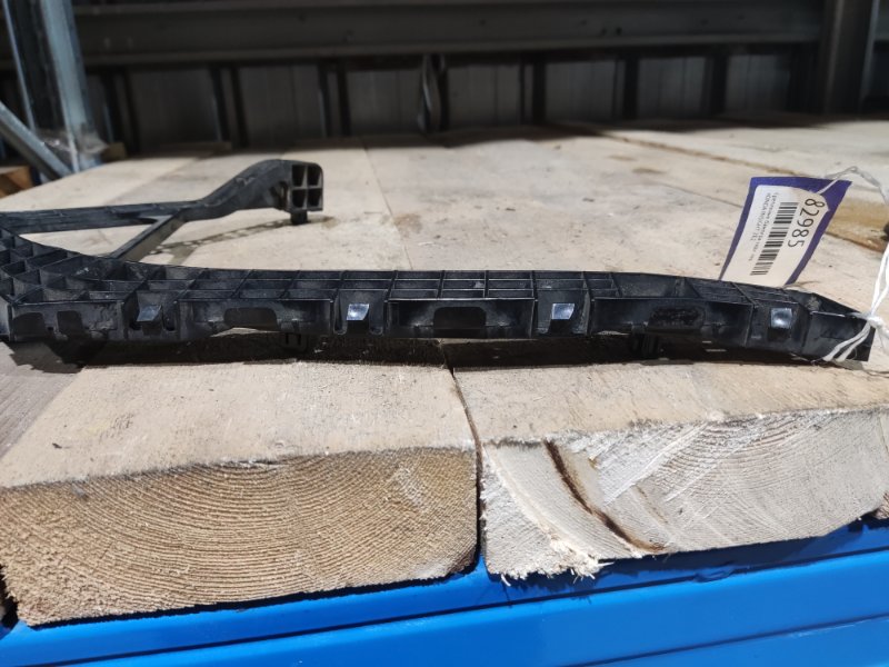 Крепление бампера заднее левое INSIGHT ZE2 Крепление бампера заднее левое INSIGHT ZE2