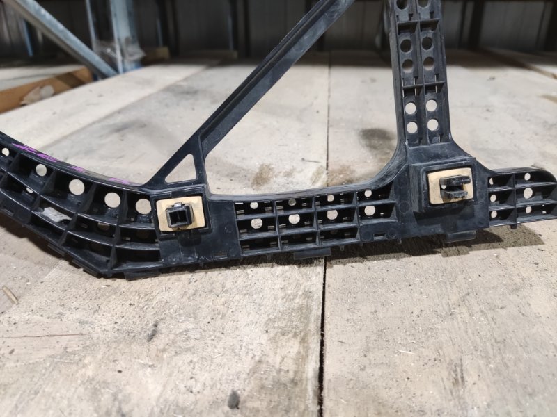 Крепление бампера заднее левое INSIGHT ZE2 Крепление бампера заднее левое INSIGHT ZE2