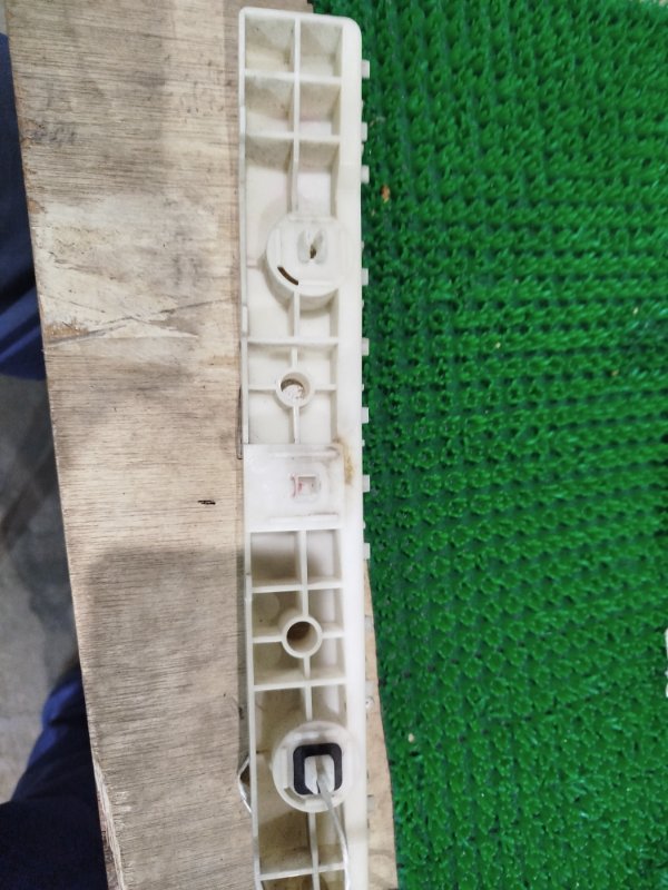 Крепление бампера заднее левое JUKE YF15