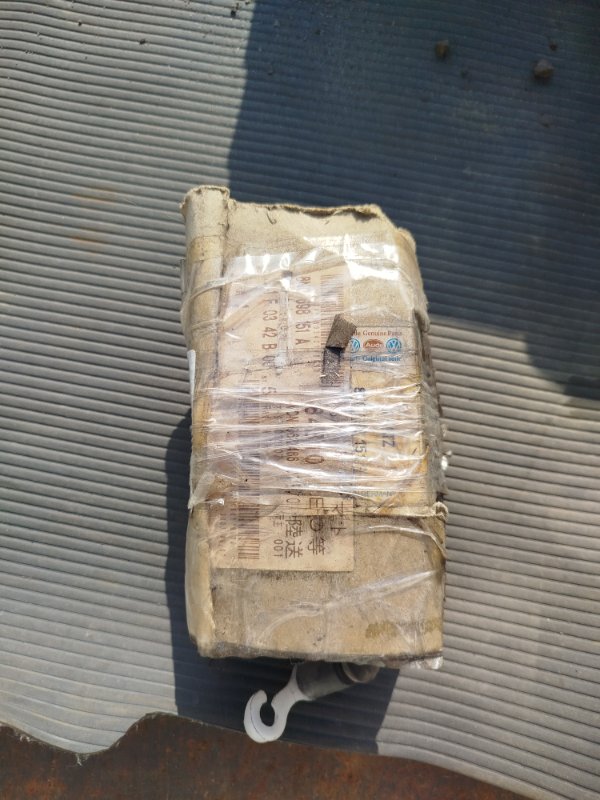 Тормозные колодки переднее TT 8L1