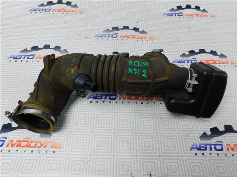 Патрубок воздушн.фильтра Toyota Avensis AZT250-0005209 1AZ-FSE 2003