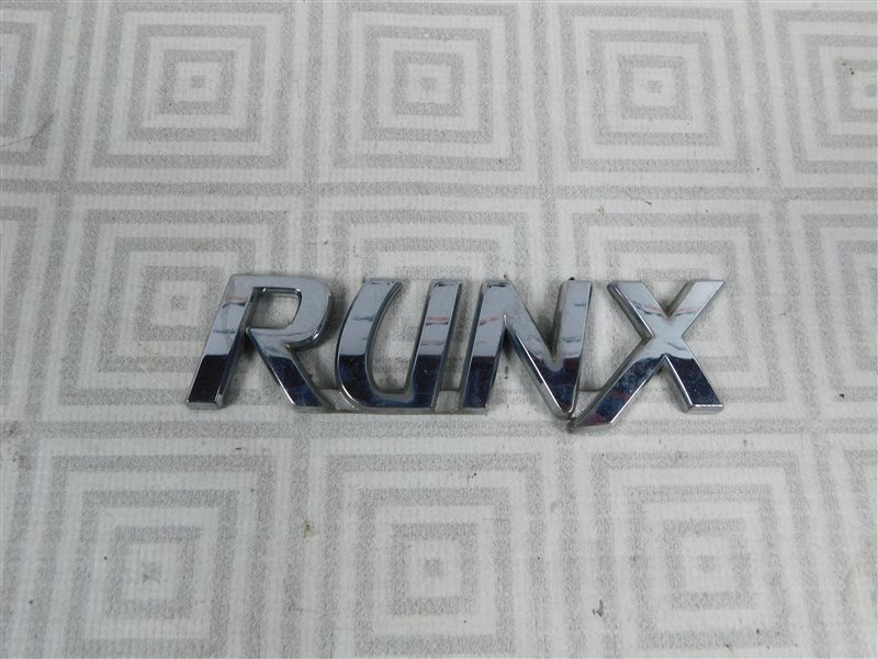 Эмблема Toyota Corolla Runx NZE121-5020454 1NZ-FE 2002 задняя