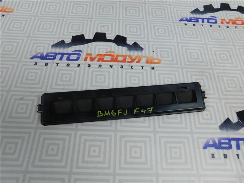 Крышка салонного фильтра Mazda Axela BM6FJ-100011 Z6