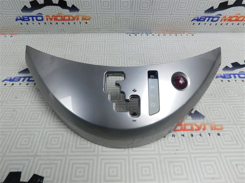 Консоль кпп Mitsubishi Grandis NA4W-0003786 4G69 2003