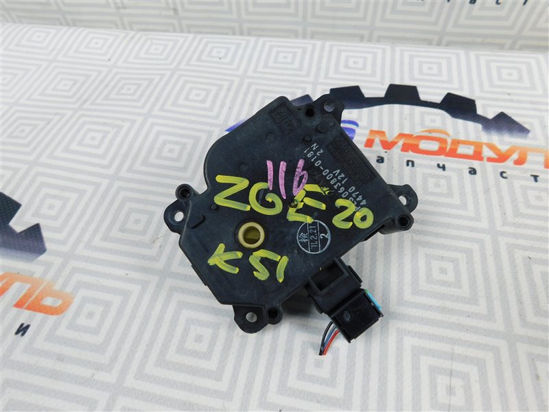 Сервопривод заслонок печки Toyota Wish ZGE20-0102001 2ZR-FAE 2011