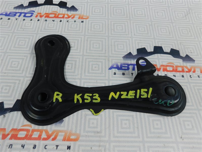 Кронштейн балки Toyota Auris NZE151-1009035 1NZ-FE 2007 правый