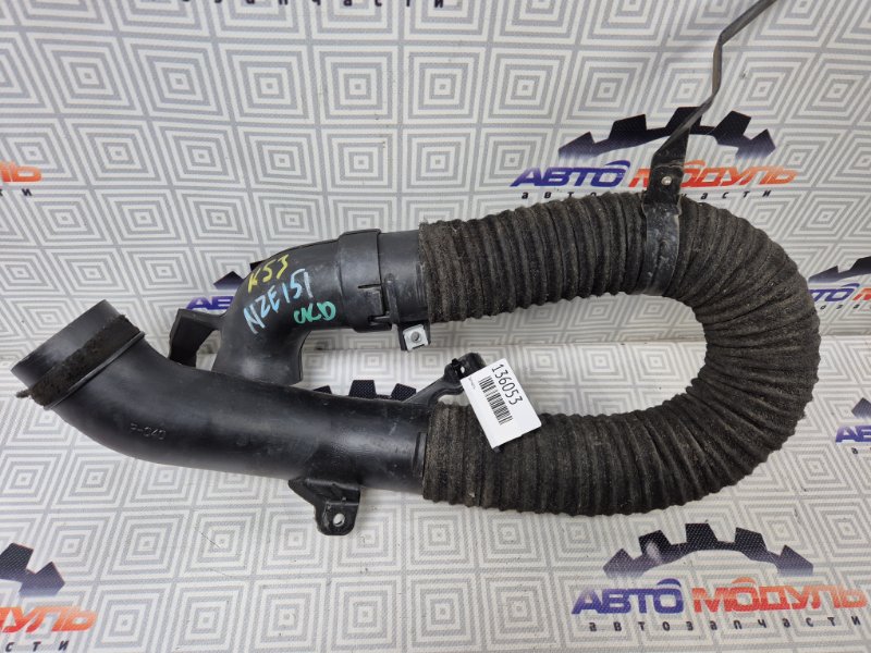 Воздухозаборник Toyota Auris NZE151-1009035 1NZ-FE 2007