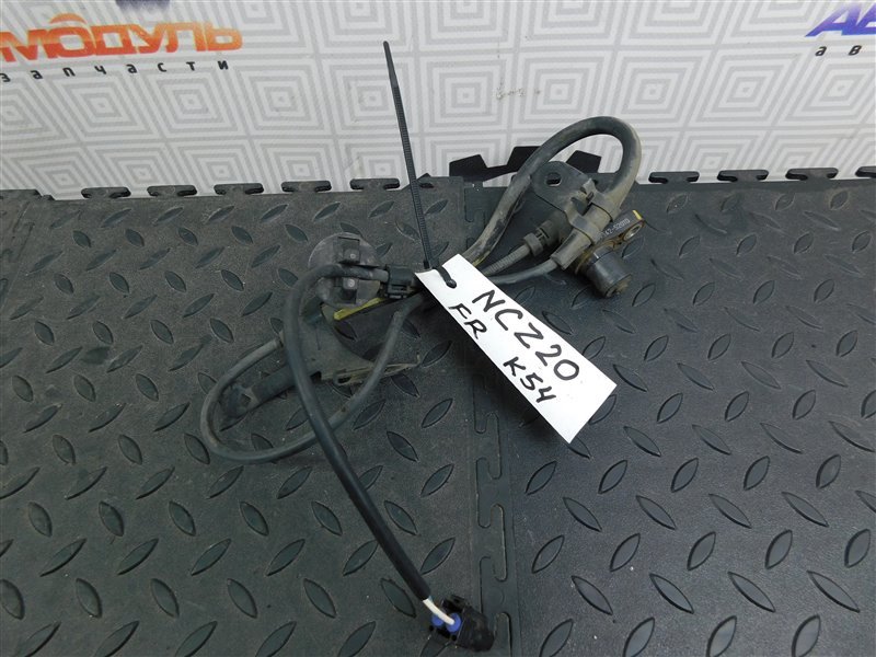 Датчик abs Toyota Raum NCZ20-0141283 1NZ-FE 2010 передний правый