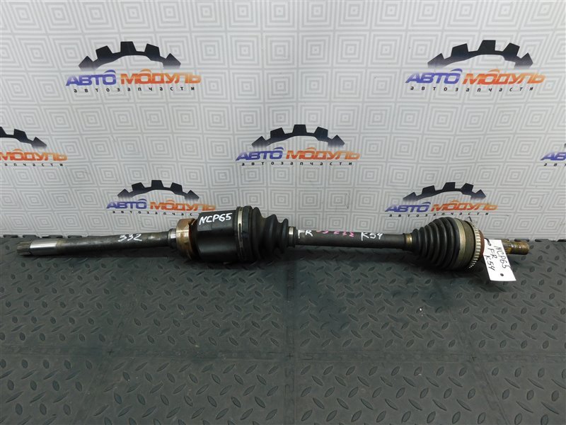Привод Toyota Ist NCP65-0020494 1NZ-FE 2003 передний правый