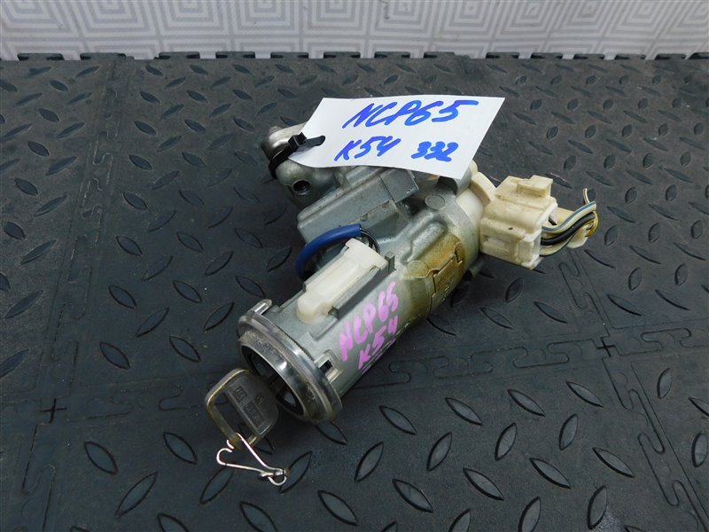 Замок зажигания Toyota Ist NCP65-0020494 1NZ-FE 2003