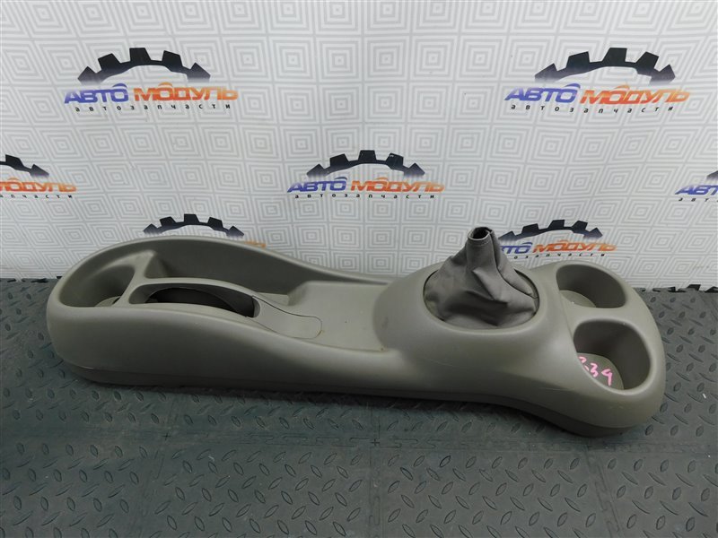 Консоль между сидений Toyota Platz SCP11-0080380 1SZ-FE 2005