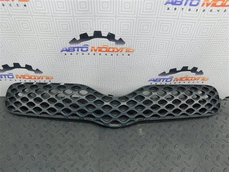Решетка радиатора Toyota Vitz NCP10-0157699 2NZ-FE 2002