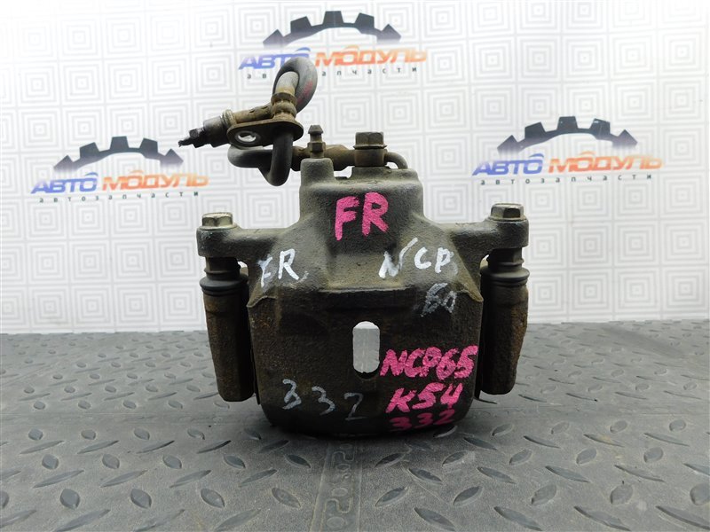 Суппорт TOYOTA IST NCP65-0020494 1NZ-FE 2003 передний правый (б/у)