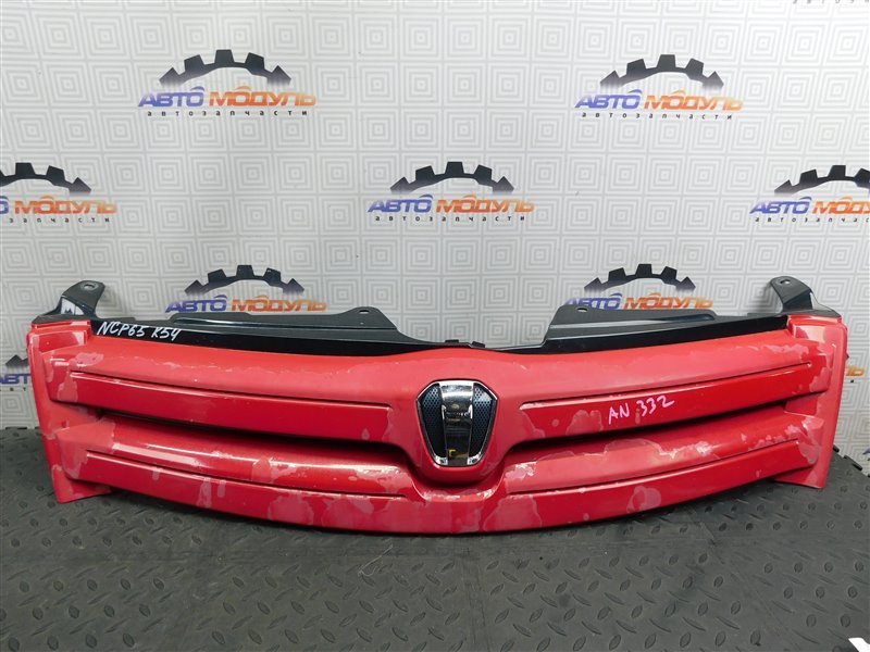 Решетка радиатора Toyota Ist NCP65-0020494 1NZ-FE 2003