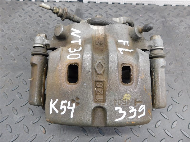 Суппорт Nissan X-Trail NT30-046544 QR20-DE 2002 передний левый