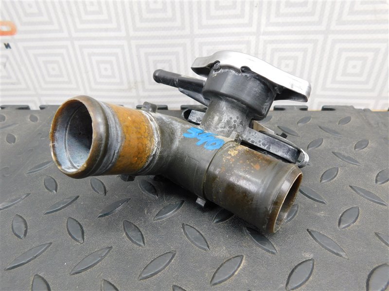 Горловина радиатора Toyota Probox NCP58-0063949 1NZ-FE 2008