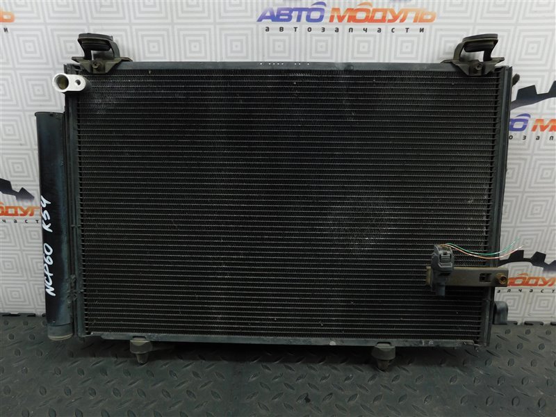 Радиатор кондиционера TOYOTA IST NCP60-0141247 2NZ-FE 2004 (б/у)