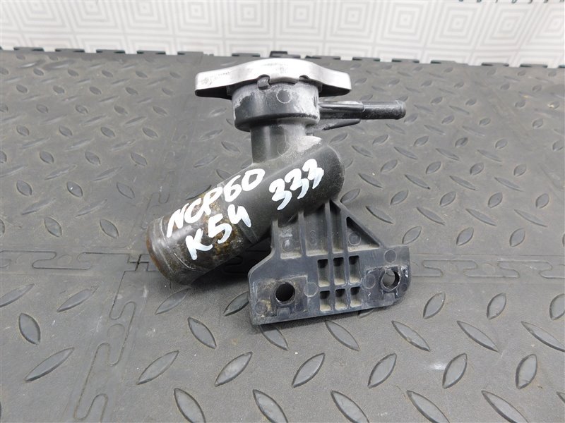 Горловина радиатора TOYOTA IST NCP60-0141247 2NZ-FE 2004 (б/у)