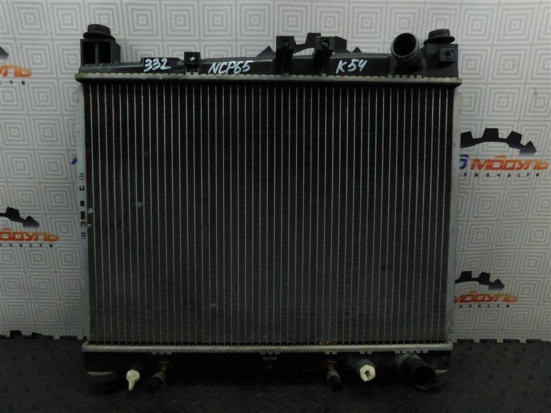 Радиатор основной TOYOTA IST NCP65-0020494 1NZ-FE 2003 (б/у)