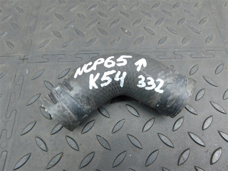Патрубок радиатора TOYOTA IST NCP65-0020494 1NZ-FE 2003 (б/у)