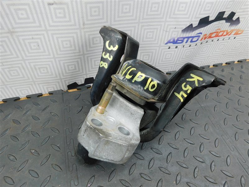 Подушка двигателя TOYOTA VITZ NCP10-0157699 2NZ-FE 2002 правая (б/у)