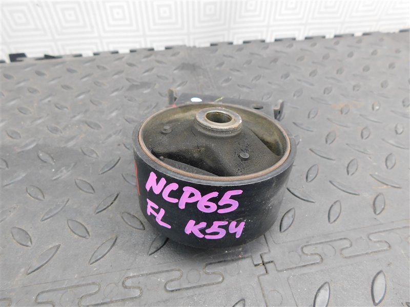 Подушка двигателя TOYOTA IST NCP65-0020494 1NZ-FE 2003 левая (б/у)