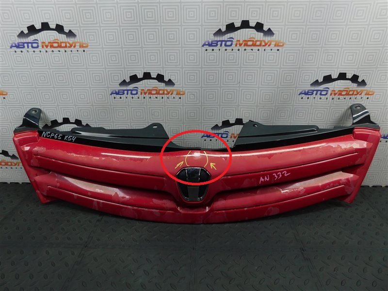 Решетка радиатора TOYOTA IST NCP65-0020494 1NZ-FE 2003 (б/у)