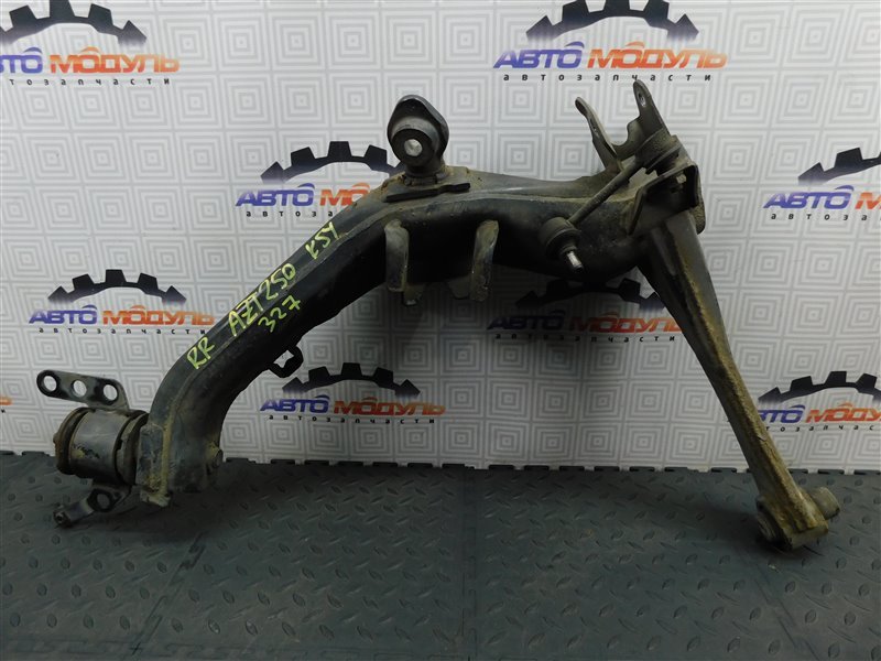 Рычаг TOYOTA AVENSIS AZT250-0003009 1AZ-FSE 2004 задний правый (б/у)