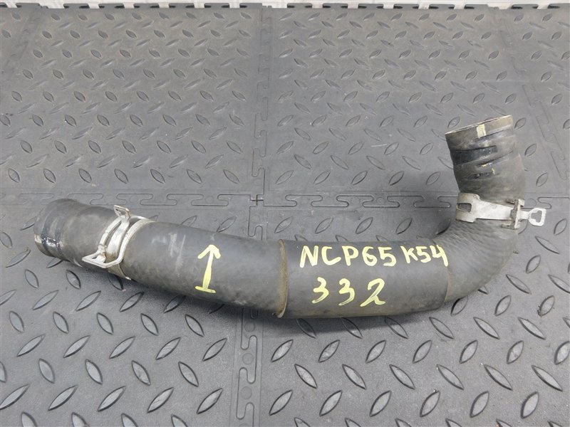 Патрубок радиатора TOYOTA IST NCP65-0020494 1NZ-FE 2003 (б/у)
