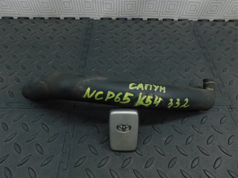 Патрубок сапуна TOYOTA IST NCP65-0020494 1NZ-FE 2003 (б/у)