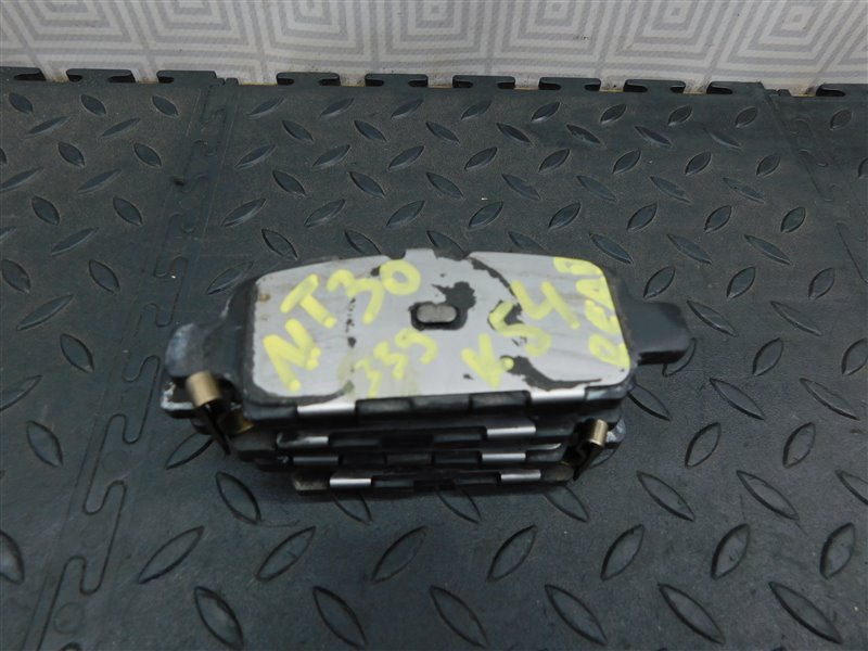Колодки тормозные NISSAN X-TRAIL NT30-046544 QR20-DE 2002 задние (б/у)
