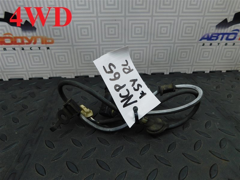 Датчик abs TOYOTA IST NCP65-0020494 1NZ-FE 2003 задний левый (б/у)