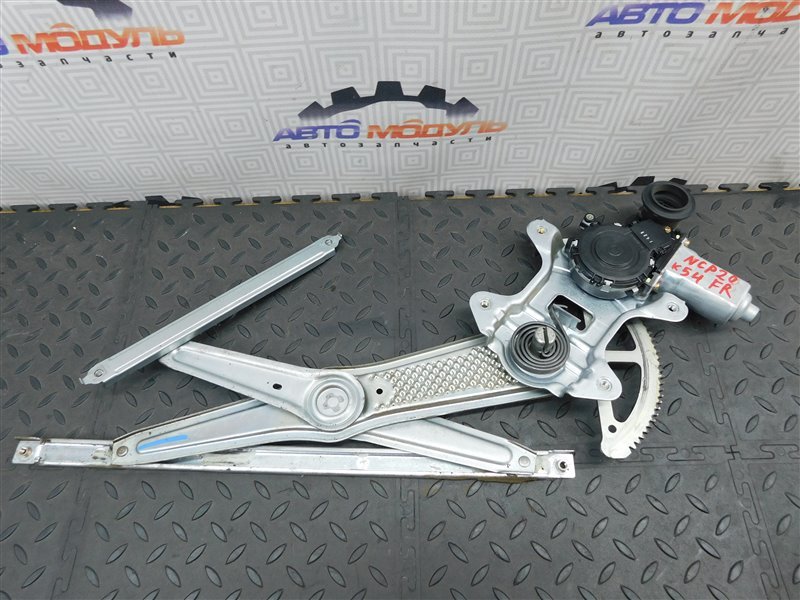 Стеклоподъемник TOYOTA FUNCARGO NCP20-0223300 2NZ-FE 2002 передний правый (б/у)