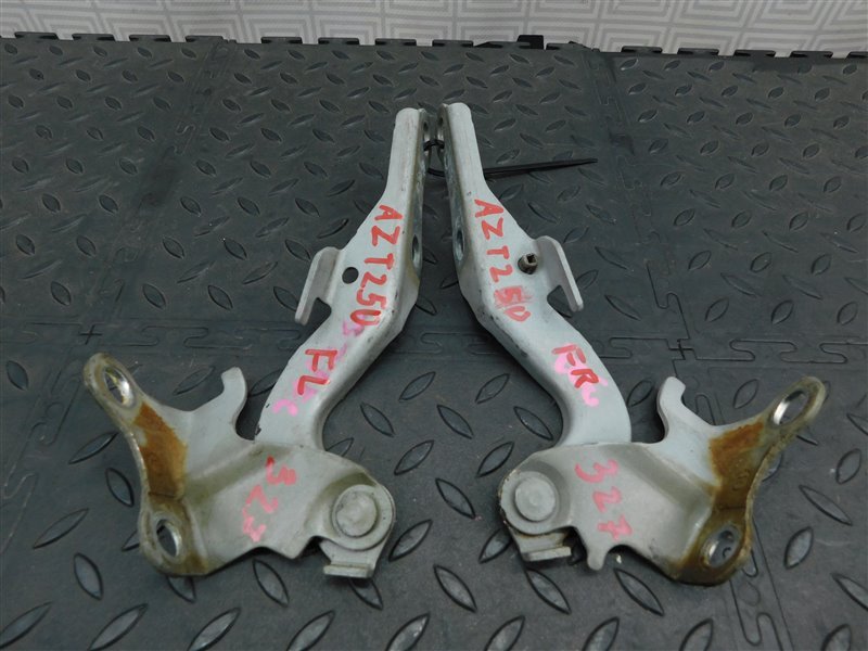Петля капота TOYOTA AVENSIS AZT250-0003009 1AZ-FSE 2004 (б/у)