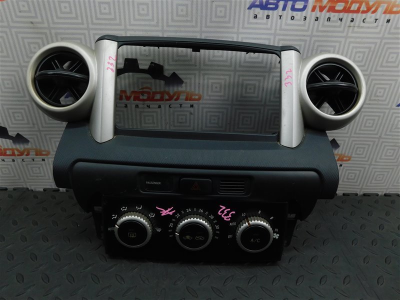 Блок управления климат-контролем TOYOTA IST NCP65-0020494 1NZ-FE 2003 (б/у)