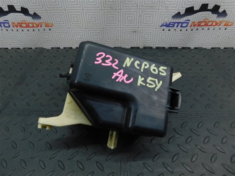 Блок предохранителей TOYOTA IST NCP65-0020494 1NZ-FE 2003 (б/у)