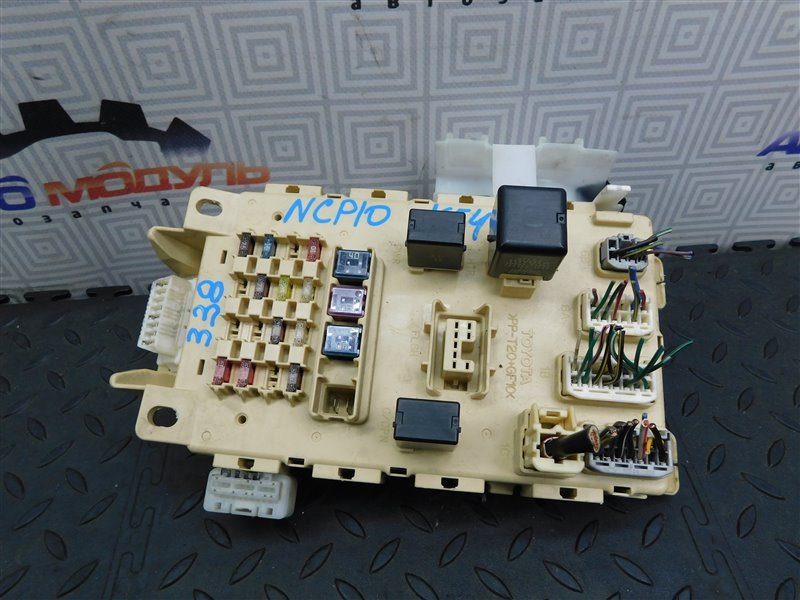 Блок предохранителей TOYOTA VITZ NCP10-0157699 2NZ-FE 2002 (б/у)