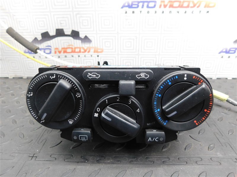 Блок управления климат-контролем NISSAN JUKE YF15-068657 HR15-DE 2012 (б/у)
