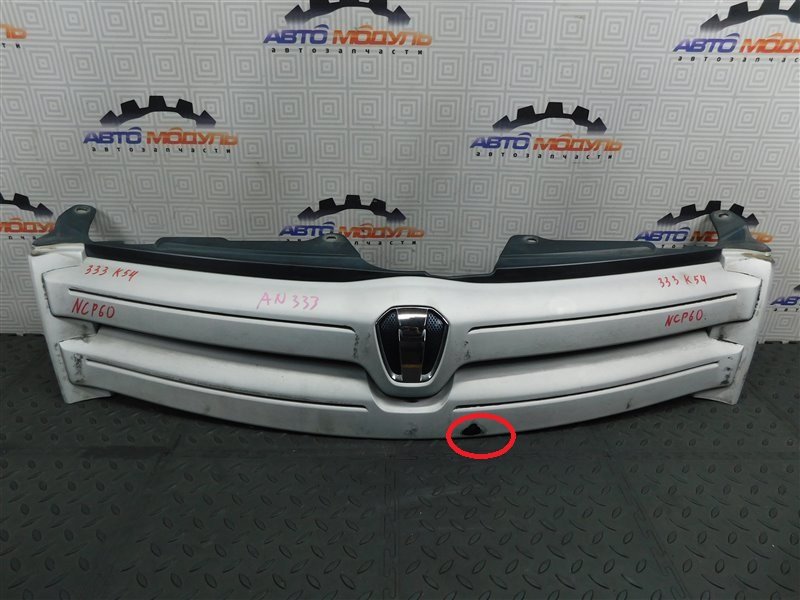 Решетка радиатора TOYOTA IST NCP60-0141247 2NZ-FE 2004 (б/у)