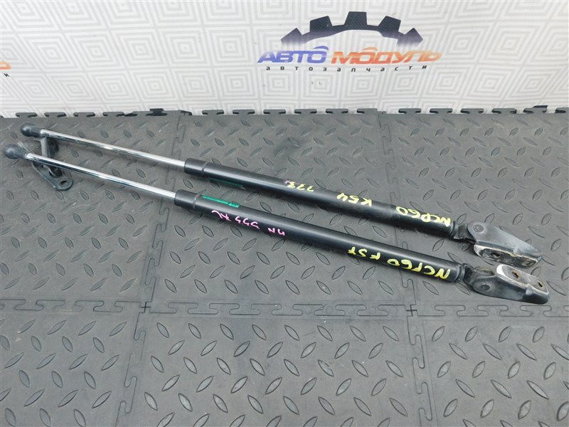 Амортизатор двери багажника TOYOTA IST NCP60-0141247 2NZ-FE 2004 задний (б/у)