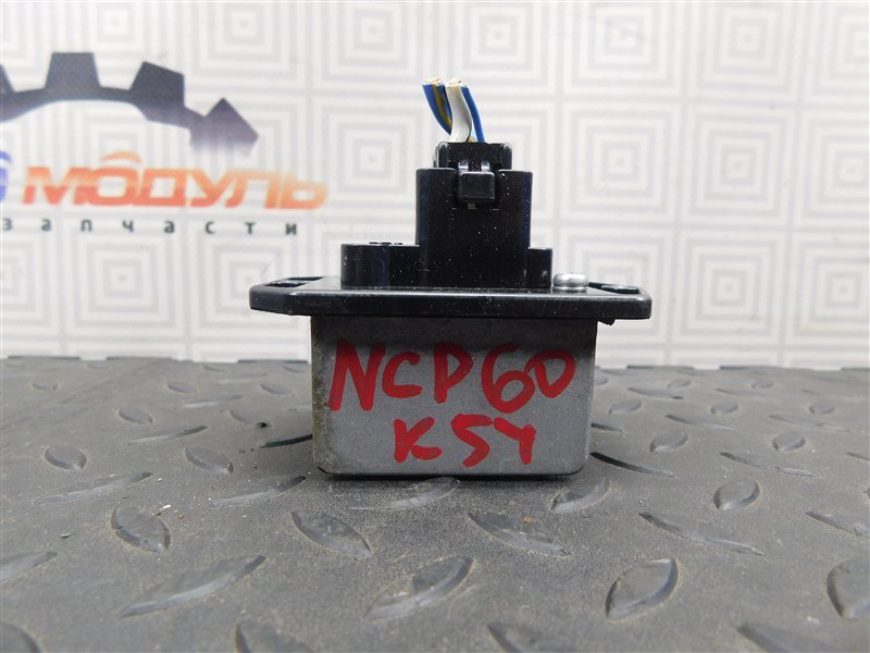 Реостат печки TOYOTA IST NCP60-0141247 2NZ-FE 2004 (б/у)