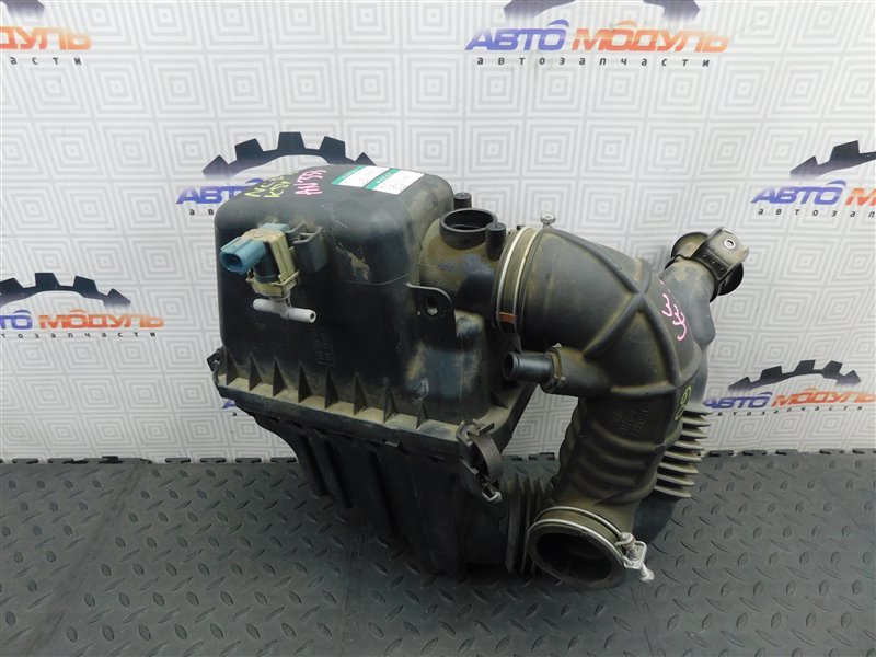 Корпус воздушного фильтра TOYOTA IST NCP60-0141247 2NZ-FE 2004 (б/у)