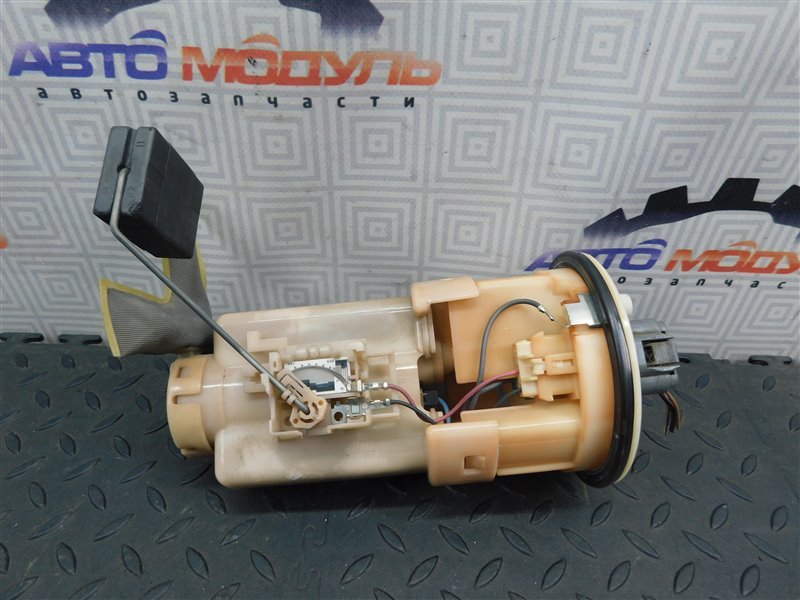 Топливный насос TOYOTA IST NCP60-0141247 2NZ-FE 2004 (б/у)