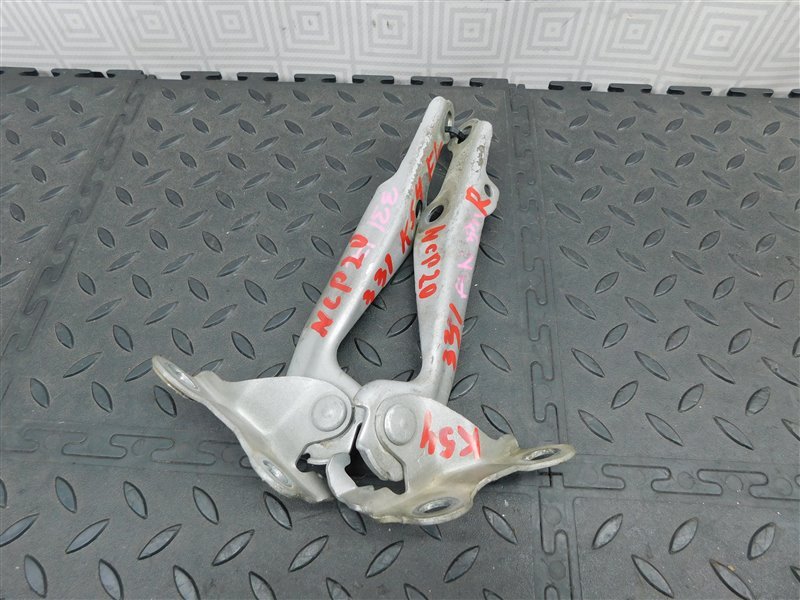 Петля капота TOYOTA FUNCARGO NCP20-0223300 2NZ-FE 2002 (б/у)